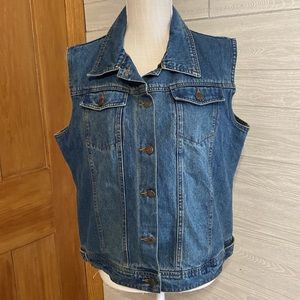 St John’s Bay blue denim vest. Size L